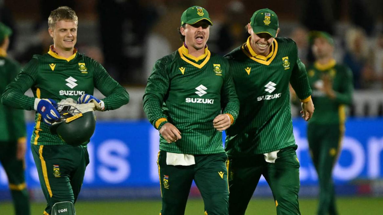 ఈ జాబితాలో మరో దక్షిణాఫ్రికా క్రికెటర్ అల్లన్ లాంబ్ పేరు మూడో స్థానంలో ఉంది. అలన్ లాంబ్ తన కెరీర్‌లోని మొదటి ఐదు వన్డేల్లో 328 పరుగులు చేశాడు. 122 వన్డేల్లో 4010 పరుగులు చేశాడు.