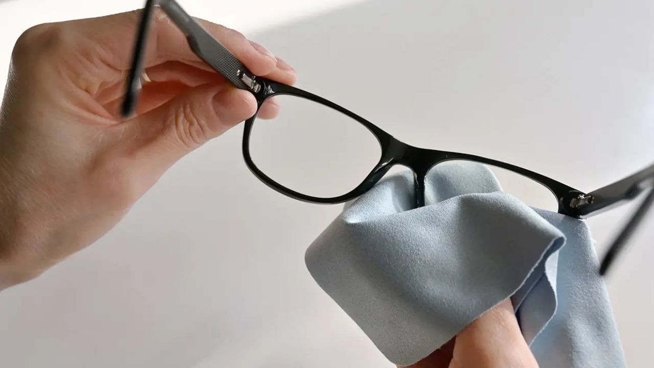 Micro Fiber Cloth: కళ్లద్దాలు క్లీన్ చేసేందుకు ఈ క్లాత్నే ఎందుకు వాడతారో తెలుసా?