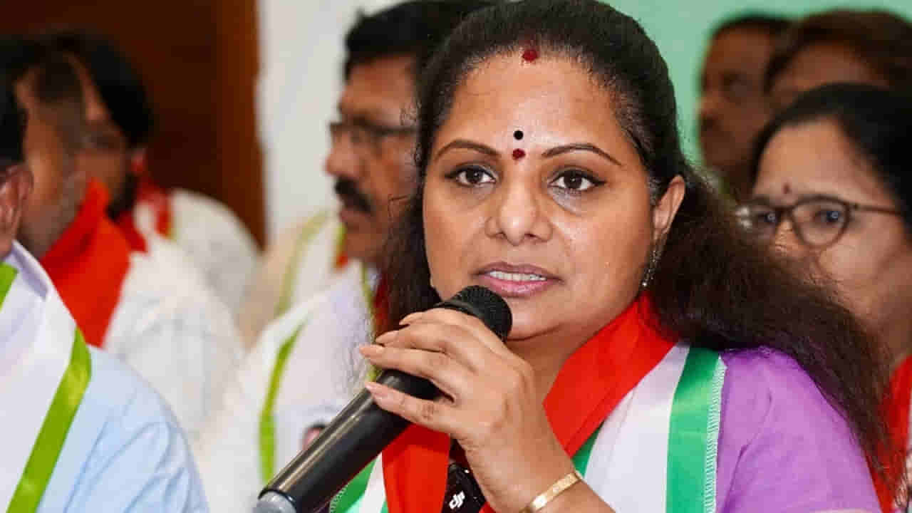 బీఆర్ఎస్ పార్టీ నుంచి ఎమ్మెల్సీ కవిత సస్పెండ్