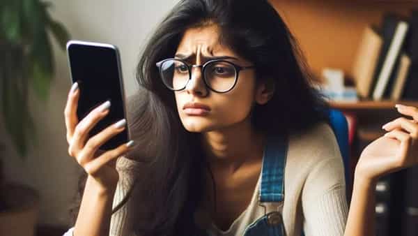 Mobile Hanging: మీ మొబైల్ ఊరికే స్లో అవుతుందా? ఇలా చేసి చూడండి!