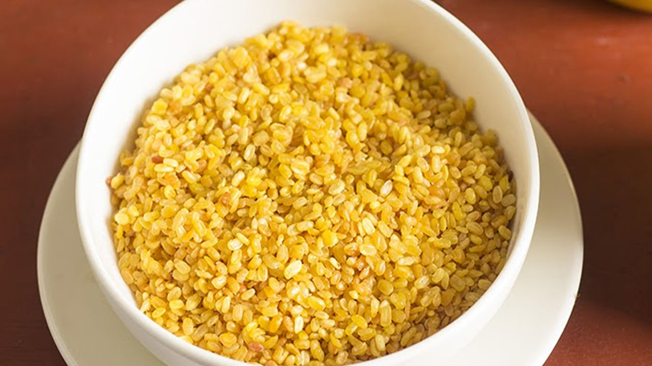 జీర్ణ వ్యవస్థ కోసం: పెసర పప్పులో ఫైబర్ పుష్కలంగా లభిస్తుంది. ఇది అజీర్ణం, గుండెల్లో మంట సమస్య నుండి ఉపశమనం పొందడంలో సహాయపడుతుంది. దీని వినియోగం జీర్ణ శక్తిని బలోపేతం చేస్తుంది.