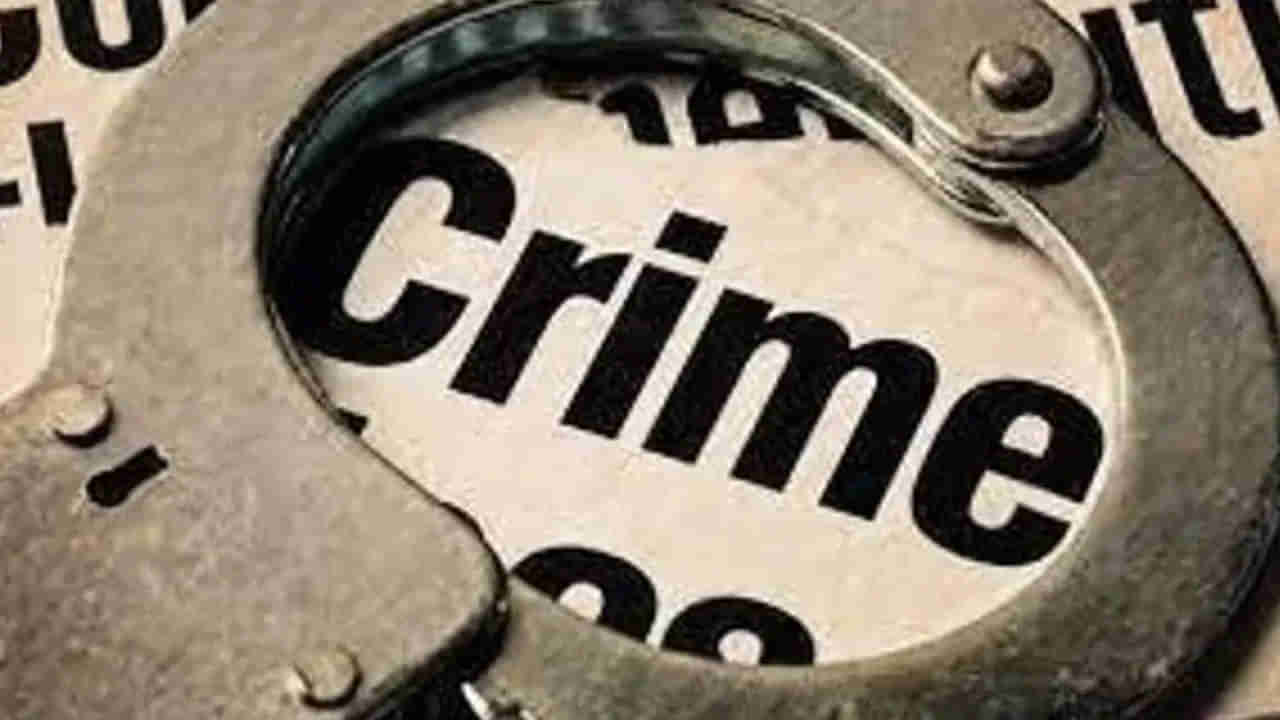 Andhra Pradesh: కళ్లలో కారం చల్లి.. చీరతో ఉరివేసి.. కన్నకొడుకును దారుణంగా చంపేసిన తల్లి..!