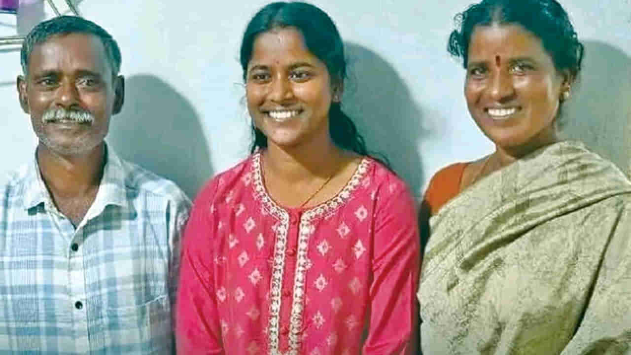 Telangana: పంచరు షాపు నడుపుకునే వ్యక్తి కూతురు... ఇప్పుడు DSP