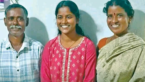 Telangana: పంచరు షాపు నడుపుకునే వ్యక్తి కూతురు... ఇప్పుడు DSP
