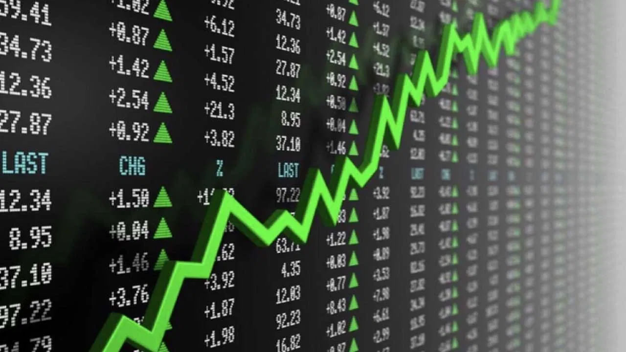 అంటే.! ఉదాహరణకు మీ దగ్గర ఈ కంపెనీకి సంబంధించి 100 షేర్లు ఉన్నట్లయితే.. మొదటిగా స్ప్లిట్ ప్రకారం అవి 1000 షేర్లు(100*10) కానున్నాయి. ఆ తర్వాత బోనస్ ప్రకారం ఆ 1000 షేర్లు.. (1000+100)1100 షేర్లు అవుతాయి. 