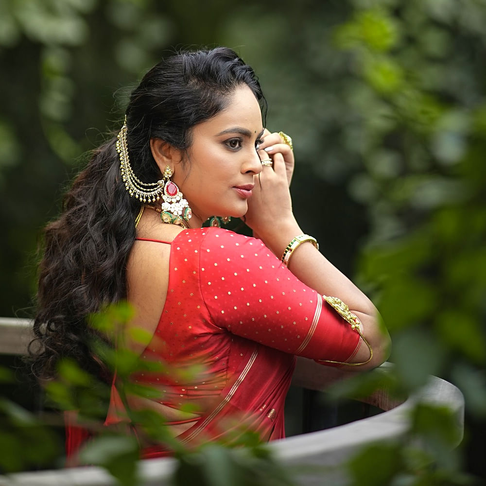 ఎక్కడికి పోతావు చిన్నవాడా సినిమాతో టాలీవుడ్ కు పరిచయం అయ్యింది ఈ బ్యూటీ.  2016లో వచ్చిన ఎక్కడికి పోతావు చిన్నవాడా సినిమా మంచి విజయాన్ని అందుకుంది. దాంతో నందిత శ్వేత పేరు మారుమ్రోగింది. ఈ సినిమాలో సెకండ్ హీరోయిన్ గా నటించి మెప్పించింది.