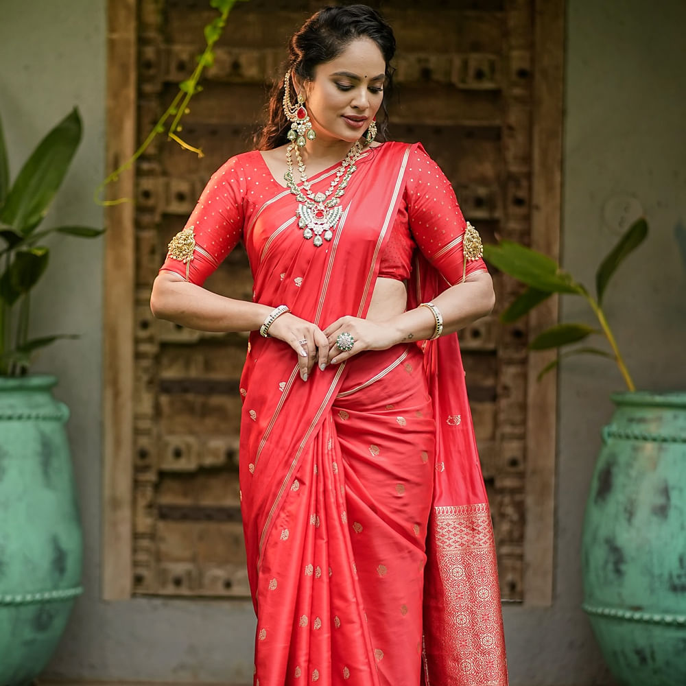 ఆ తర్వాత ఈ అమ్మడికి వరుస ఆఫర్స్ క్యూ కట్టాయి. టాలీవుడ్ లో బ్యాక్ బ్యాక్ సినిమాలు చేస్తుంది. ఆతర్వాత శ్రీనివాస కళ్యాణం, బ్లఫ్ మాస్టర్, ప్రేమకథ చిత్రం 2 సినిమాల్లో నటించింది. కానీ మంచి హిట్ మాత్రం అందుకోలేకపోయింది.