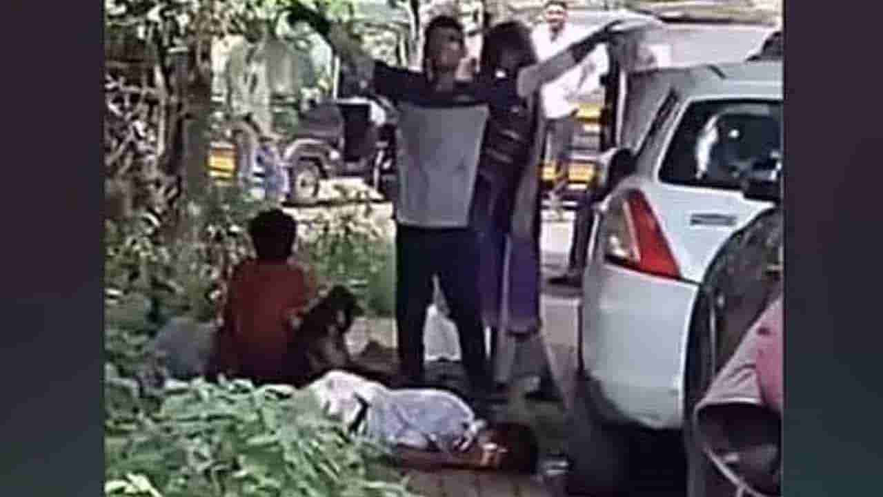 ప్రియురాలిని ఆటపట్టించాడని భిక్షగాడిని కొట్టి చంపిన మైనర్ యువకుడు..!