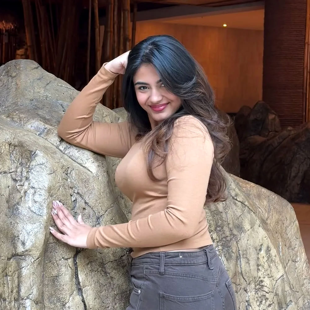 ఆయ్ సినిమా తర్వాత ఈ ముద్దుగుమ్మ మరో యంగ్ హీరో సినిమాలో నటించింది. ఆ హీరోనే కిరణ్ అబ్బవరం. కిరణ్ అబ్బవరం ఈ సినిమాతో మంచి విజయాన్ని అందుకున్నాడు. ఆ సినిమానే క. డిఫరెంట్ కాన్సెప్ట్‌తో తెరకెక్కిన క మంచి విజయాన్ని అందుకుంది. 