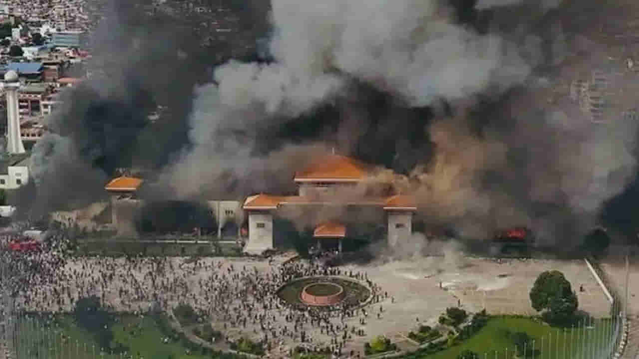 2 ఏళ్ల క్రితమే నేపాల్ రాజకీయ పరిణామాలను ఊహించిన జ్యోతిష్కుడు.. ఏమి చెప్పాడంటే