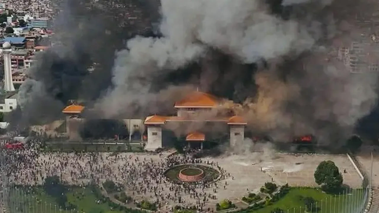 2 ఏళ్ల క్రితమే నేపాల్ రాజకీయ పరిణామాలను ఊహించిన జ్యోతిష్కుడు.. ఏమి చెప్పాడంటే