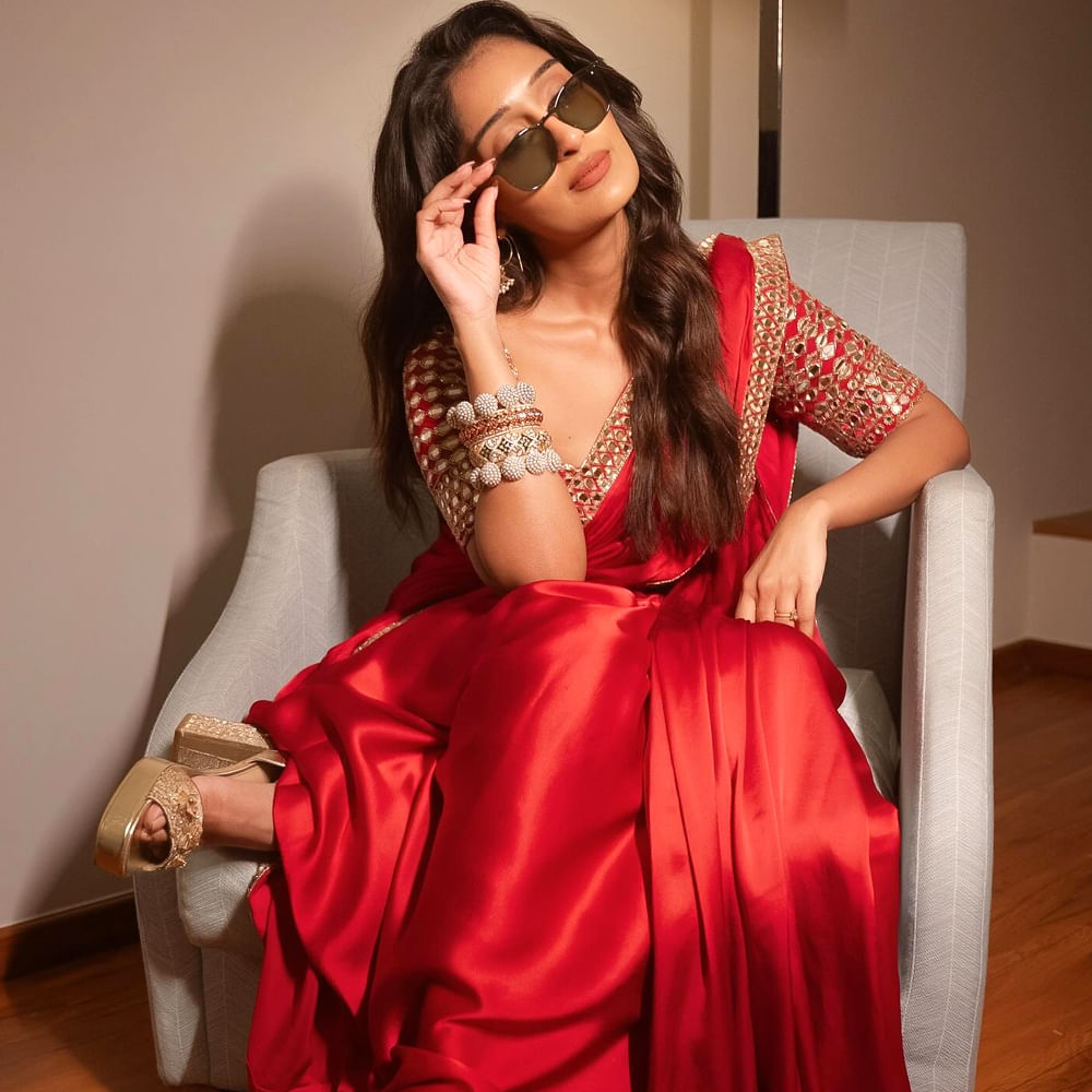 తాజాగా మరో సోషల్ మీడియా ఇన్ఫ్లుయెన్సర్‌ కూడా ఇప్పుడు సినిమాల్లోకి అడుగు పెడుతుంది. ఆమె పేరు నిహారిక.. ఈమె గురించి చాలా మందికి తెలుసు. సినిమా వాళ్ళతో రకరకాల వీడియోలు చేసి క్రేజ్ సొంతం చేసుకుంది. సినిమా ప్రమోషన్స్ లో భాగంగా చాలా మంది సెలబ్రిటీలతో ఆమె వీడియోలు చేసింది.