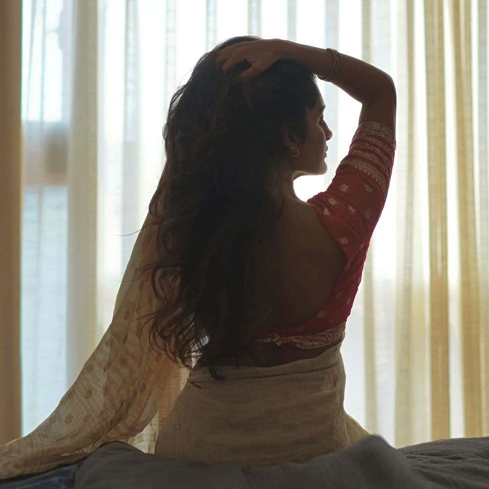 సోషల్ మీడియా టు సిల్వర్ స్క్రీన్ పైకి వచ్చిన హీరోయిన్స్ చాలా మంది ఉన్నారు. సోషల్ మీడియాలో ఇన్‏ఫ్లుయెన్సర్స్ గా మారి తమ కంటెంట్ తో మంచి క్రేజ్ సొంతం చేసుకున్నారు. ఆ తర్వాత నెమ్మదిగా సినిమాల్లో అవకాశాలు అందుకున్నారు. ఇప్పుడు ఈ అమ్మడు సైతం అంతే. 