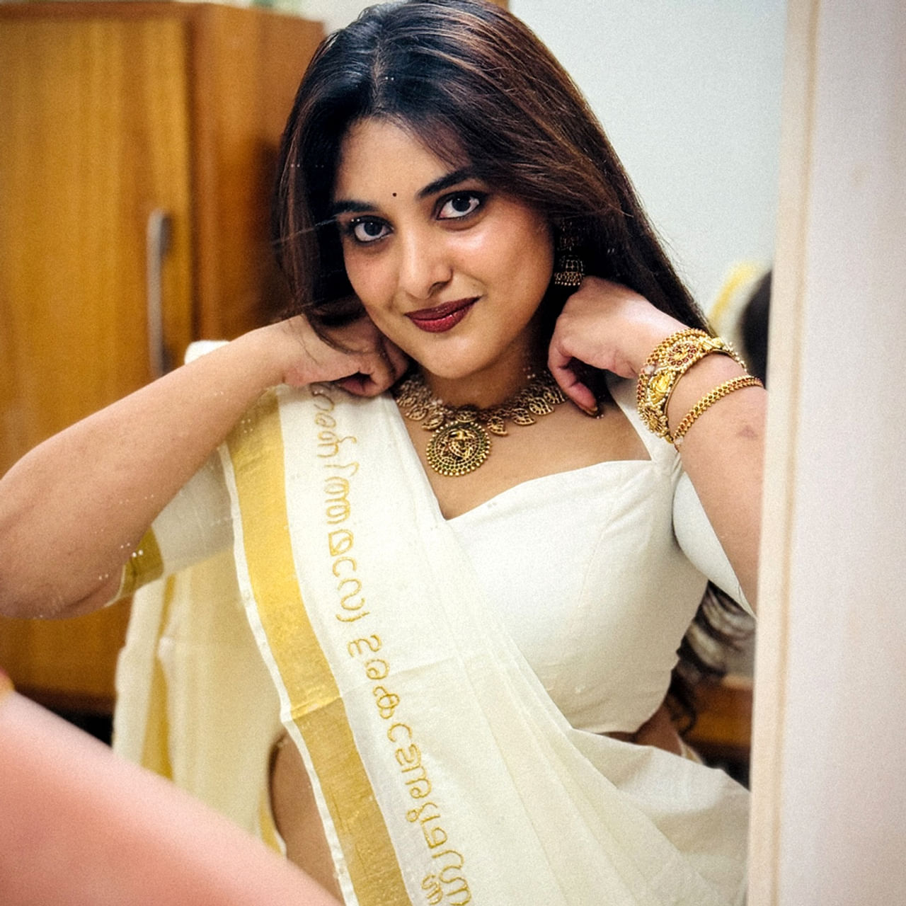 1995 నవంబర్ 2న కన్నూర్ ప్రాంతంలో జన్మించిన నివేదా.. 2002లో మలయాళం మూవీ ‘ఉత్తర’లో బాలనటిగా తెరంగేట్రం చేసింది. ఆ తర్వాత సన్ టీవీలో అప్పట్లో ప్రసారమైన మై డియర్ భూతం సీరియల్లోనూ నివేద నటించింది. ఆ తర్వాత తమిళ్, మలయాళంలో అనేక చిత్రాల్లో సహాయ నటిగా కనిపించింది.