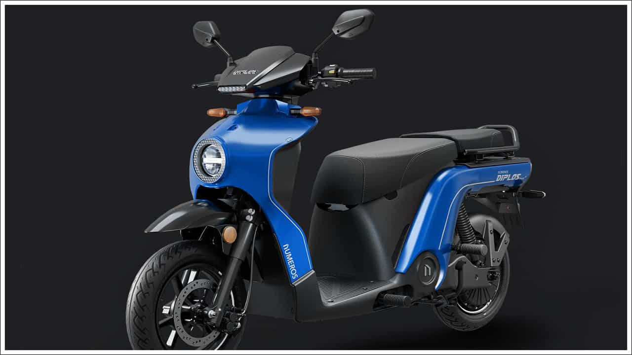 Electric Scooter: న్యూమెరోస్ మోటార్స్ భారతదేశంలో ఎలక్ట్రిక్ ద్విచక్ర వాహనాలను తయారు చేసే సంస్థ. న్యూమెరోస్ మోటార్స్ ఎలక్ట్రిక్ వాహనాలను తయారు చేయడమే కాకుండా ఎలక్ట్రిక్ వాహనాల విడిభాగాలను కూడా తయారు చేసే సంస్థ. ఈ కంపెనీ నుండి కొత్త ఎలక్ట్రిక్ స్కూటర్ను ప్రవేశపెట్టారు. న్యూమెరోస్ మోటార్స్ 'డిప్లోస్ మ్యాక్స్+' అనే కొత్త ఎలక్ట్రిక్ స్కూటర్ను విడుదల చేసింది. ఇది గతంలో అందుబాటులో ఉన్న డిప్లోస్ మ్యాక్స్ స్కూటర్ అప్గ్రేడ్ వెర్షన్. అంటే కొత్త మోడల్ పాత డిప్లోస్ మ్యాక్స్ ఎలక్ట్రిక్ స్కూటర్ కంటే రూపురేఖలు, సాంకేతిక లక్షణాల పరంగా మెరుగుదల అని అర్థం.