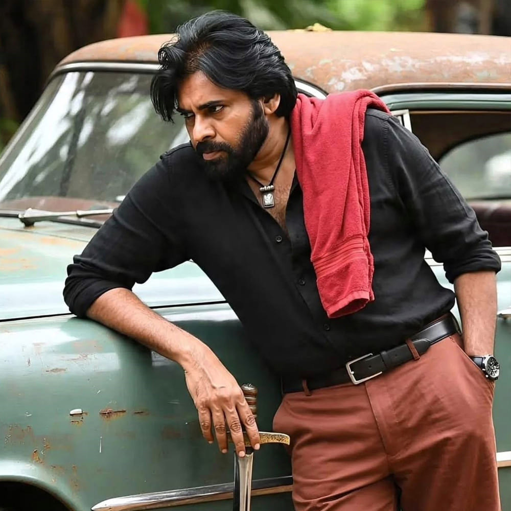 
వీకెండ్‌లోపే 5 మిలియన్.. ఫుల్ రన్‌లో 10 మిలియన్ వసూలు చేసినా తక్కువే. చాలా ఏళ్ళ తర్వాత పవన్ చేస్తున్న గ్యాంగ్ స్టర్ డ్రామా కావడంతో దీనిపై ఇంటా బయటా ఎక్స్‌పెక్టేషన్స్ పీక్స్‌లో ఉన్నాయి. సుజీత్ తెరకెక్కిస్తున్న ఈ చిత్రం సెప్టెంబర్ 25న విడుదల కానుంది.