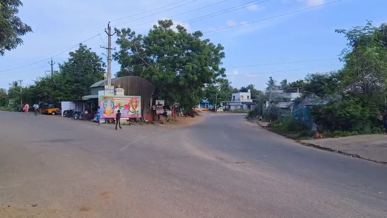 ఒకటే వీధి రెండు రాష్ట్రాలు.. అటు అడుగేస్తే ఆంధ్రా, ఇటు తెలంగాణ..! నడుమన ఉంది..