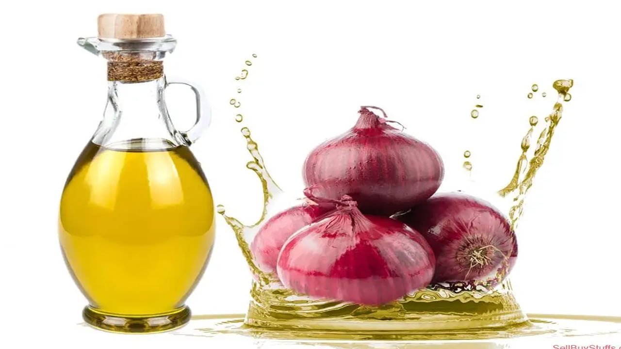 ఉల్లిపాయ నూనె: జుట్టు పెరుగుదలకు  ఉల్లి నూనె కూడా మంచి ఎంపిక. ఇందులో సల్ఫర్ పుష్కలంగా ఉంటుంది, ఇది కొల్లాజెన్ ఉత్పత్తిని పెంచుతుంది. అలాగే జుట్టు మూలాలను బలపరుస్తుంది. ఈ నూనె జుట్టు రాలడాన్ని తగ్గించి, జుట్టును వెగంగా పెరిగేలా చేస్తుంది. రాత్రి పడుకునే ముందు ఉల్లిపాయ నూనెను మీ తలకు అప్లై చేసి రాత్రంతా అలాగే ఉంచండి. ఉదయం తేలికపాటి షాంపూ ఉపయోగించి మీ జుట్టును శుభ్రంచేసుకోండి. ఇవి మీకు మంచి ఫలితాలను అందిస్తాయి. (NOTE: ఇందులోని అంశాలు కేవలం అవగాహన కోసం మాత్రమే. నిపుణులు అందించిన సమాచారం ప్రకారం ఇక్కడ తెలియజేయడమైనది. ఆరోగ్యరీత్యా ఎలాంటి సమస్యలు ఉన్నానేరుగా వైద్య నిపుణులను సంప్రదించడం మంచిది)