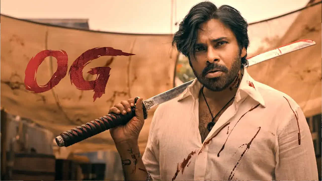 బాలీవుడ్ స్టార్ హీరోయిన్ దీపికా పదుకొనే గురించి ప్రత్యేకంగా చెప్పాల్సిన పని లేదు. ఈ బ్యూటీకి బాలీవుడ్లోనే కాదు, టాలీవుడ్లో కూడా విపరీతమైన క్రేజ్ ఉంది. అయితే ఓజీ మూవీలో హీరోయిన్ రోల్ కోసం, మేకర్స్ దీపికా పదుకొనేను సంప్రదించారంట. కథ వినిపించడంతో ఈ బ్యూటీ కూడా ఒకే చెప్పిందంట. కానీ ఈ అమ్మడు మూవీ కోసం ఏకంగా రూ.16 కోట్ల రెమ్యూనరేషన్ డిమాండ్ చేసిందంట.