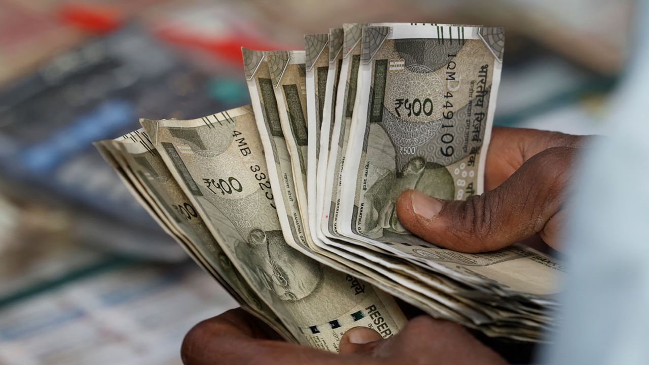 21వ విడత ఎప్పుడు వస్తుంది?: తదుపరి విడత విషయానికొస్తే దీపావళికి ముందే తమకు అది లభిస్తుందని రైతులు ఆశిస్తున్నారు. కానీ గత సంవత్సరాల ట్రాక్‌ను పరిశీలిస్తే వాయిదా డిసెంబర్ 2025లో రావచ్చు. ప్రభుత్వం ప్రతి 4 నెలలకు వాయిదాలను విడుదల చేస్తుంది.