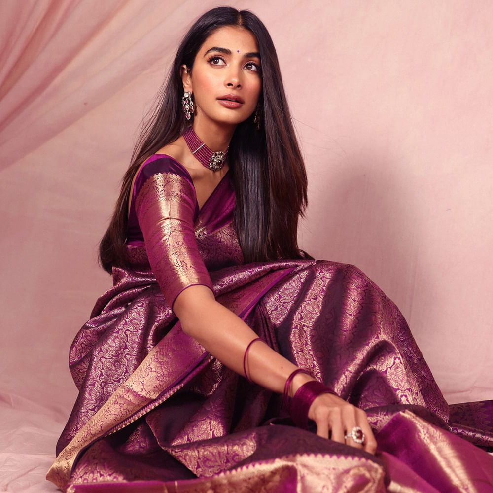 అక్కడ్నుంచి ఆదరణ బాగానే ఉంది. అక్కడ కూడా పూజా నటించిన రెట్రో, కూలీ సినిమాలు అంచనాలు అందుకోలేదు. తమిళంలో బిజీగానే ఉన్నారు పూజా. విజయ్ జన నాయగన్ సినిమాతో పాటు కాంచన 4లో నటిస్తున్నారు. 