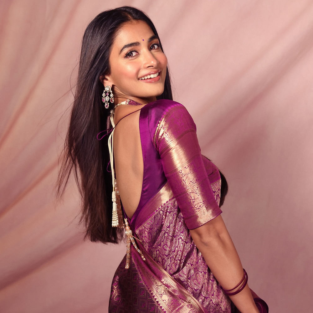 వీటితో కమ్ బ్యాక్ ఇచ్చేందుకు ప్రయత్నాలు చేస్తున్నారు. హిందీలోనూ ఆఫర్స్ పర్లేదు. తెలుగులో మాత్రమే ఈమె కాస్త వెనకబడి ఉన్నారు. తాజాగా ఆ లోటు కూడా తీరిపోయింది. ఇక్కడ దుల్కర్ సల్మాన్ సినిమాలో అవకాశం వచ్చింది.