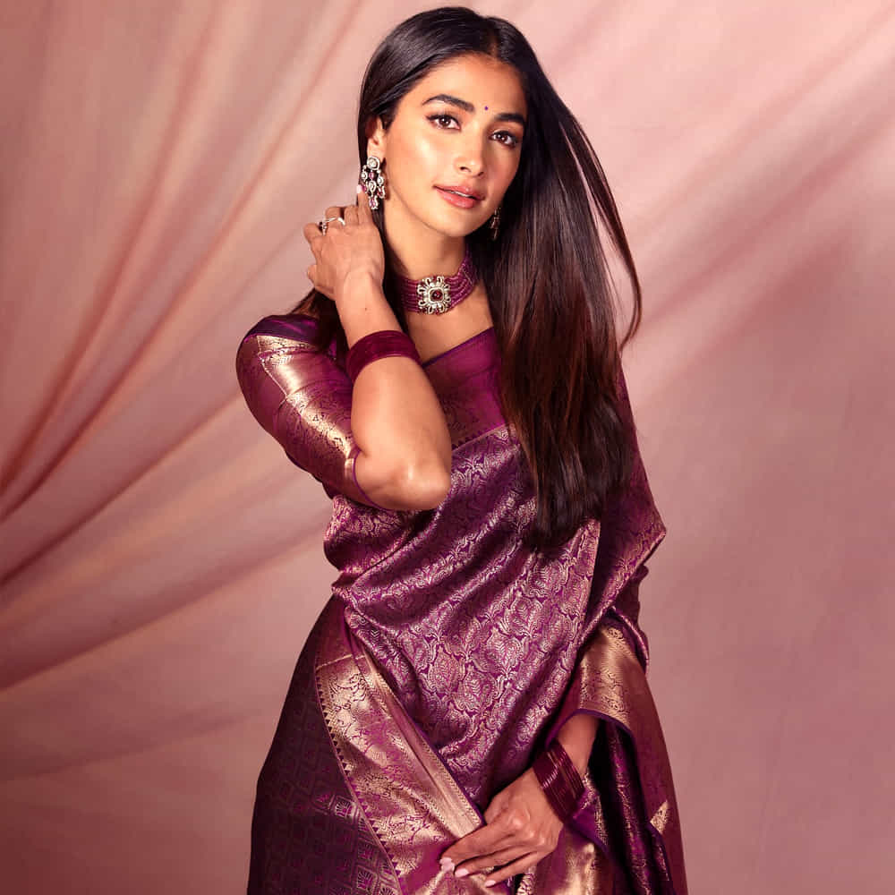 ఇక ఇటీవలే రెట్రో మూవీతో సౌత్ లోకి రీఎంట్రీ ఇచ్చింది. ఆ సినిమా సైతం నిరాశపరచడంతో మళ్లీ పరిస్థితి మొదటికి వచ్చింది. ఇటీవలే రజినీకాంత్ నటించిన కూలీ చిత్రంలో అదరగొట్టింది. ఇందులో మోనికా అంటూ స్పెషల్ పాటలో స్టెప్పులతో ఓ ఊపు ఊపేసింది. కానీ ఆ సినిమా కూడా ప్రేక్షకులను నిరాశపరిచింది.