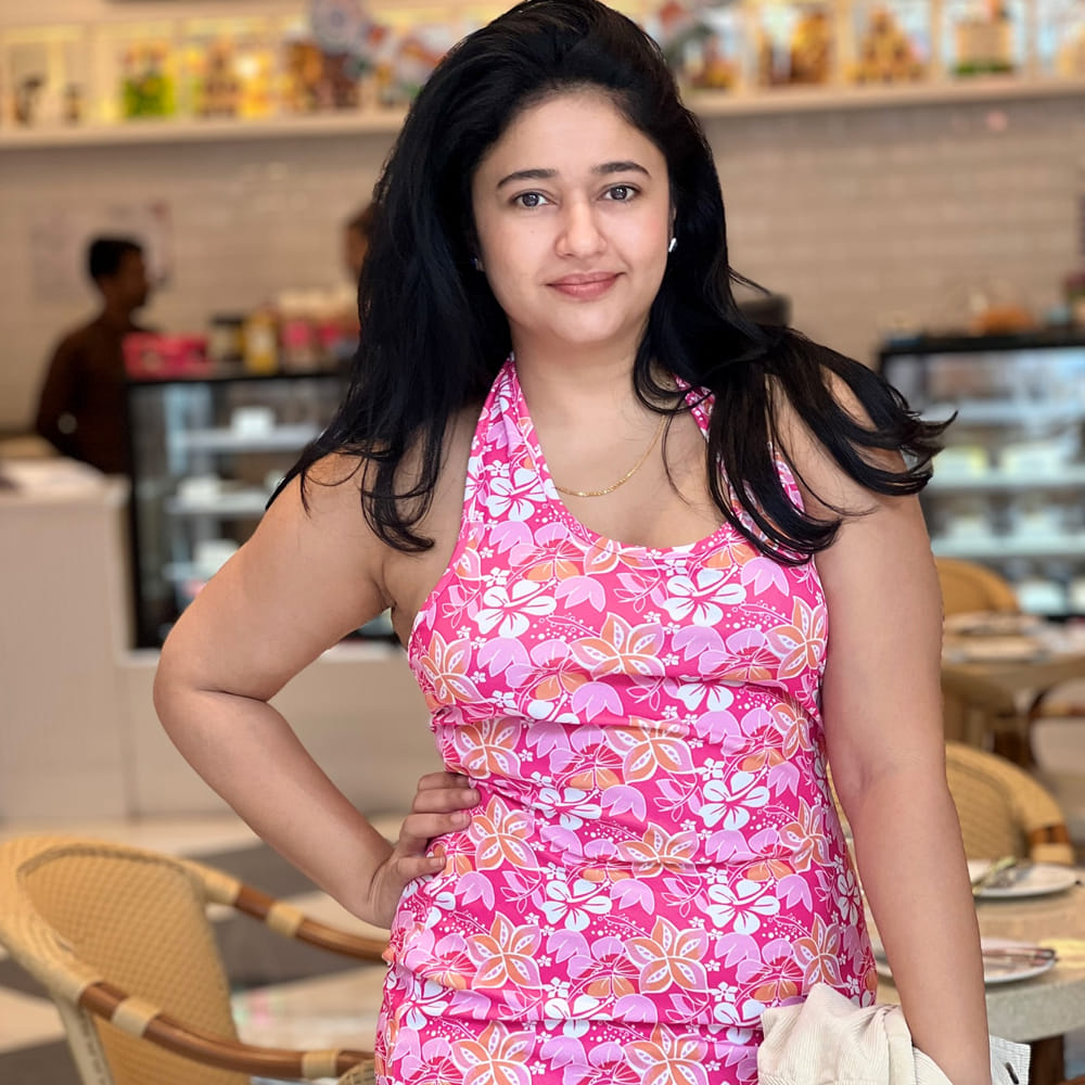 ఆతర్వాత బొమ్మరిల్లు భాస్కర్ దర్శకత్వంలో వచ్చిన పరుగు సినిమాలతో సహా పలు తెలుగు చిత్రాలలో నటించింది. 2007లో హరి దర్శకత్వం వహించిన సేవాల్ చిత్రంతో ఆమె తమిళంలో నటిగా రంగప్రవేశం చేసింది. అక్కడ మంచి గుర్తింపు తెచ్చుకుంది. 