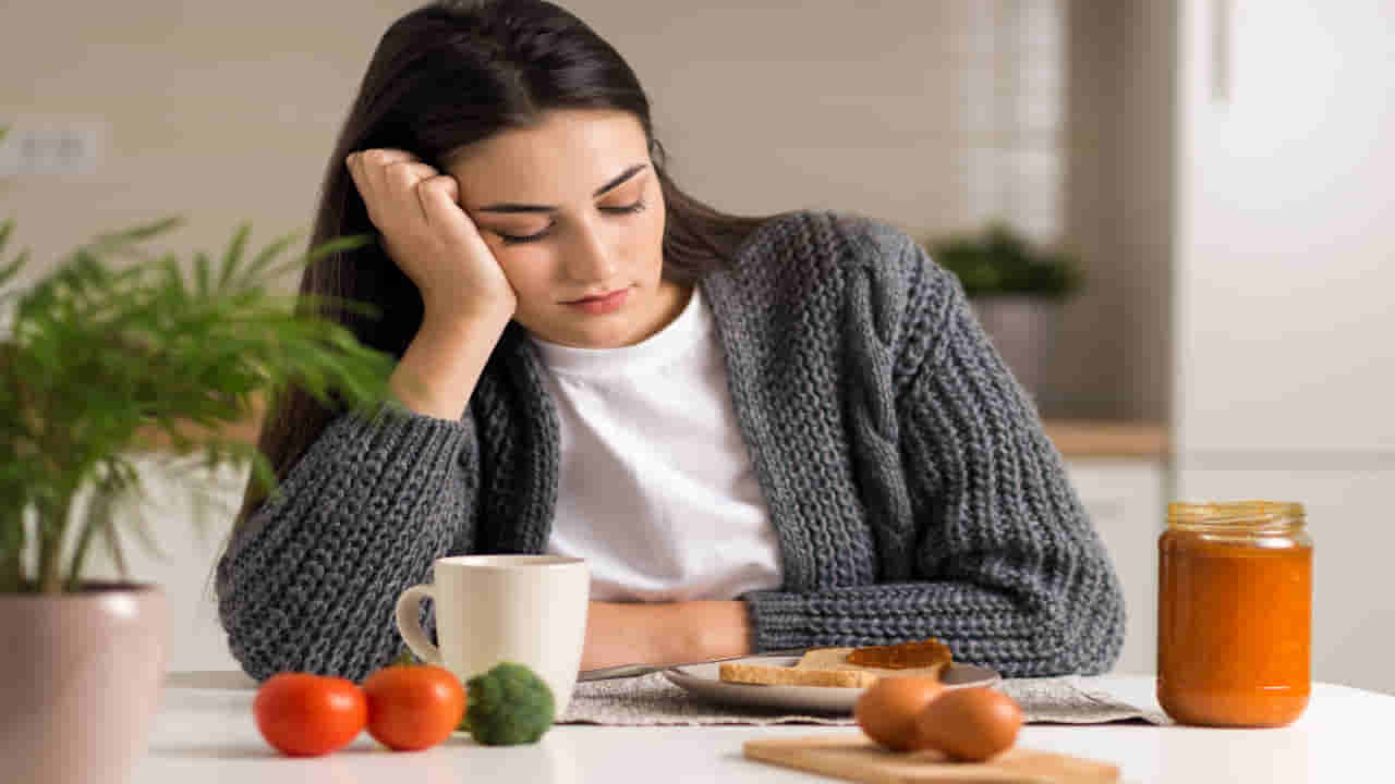 Breakfast: టిఫిన్ చేసిన వెంటనే నిద్రమత్తు ముంచుకొస్తుందా?.. వీటిని మానేయండి