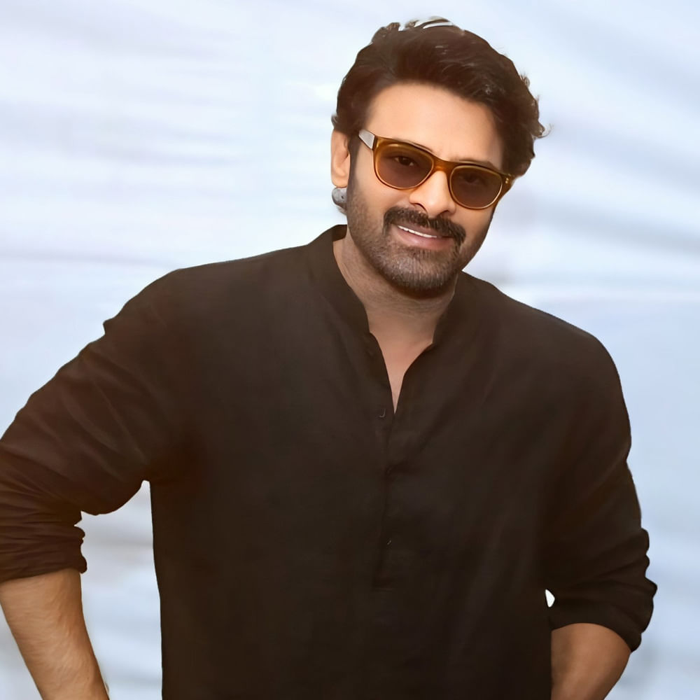 ప్రభాస్ ఇప్పుడున్న బిజీకి ఆయనతో సినిమాలకు కమిటైన దర్శకులకు డేట్స్ ఎప్పుడు ఇస్తారో.. ఒప్పుకున్న ప్రాజెక్ట్స్ ఎప్పటికి పూర్తవుతాయో ఎవ్వరికీ క్లారిటీ లేదు. ఒకేసారి మూడు నాలుగు సినిమాలు ఓకే చేయడంతో.. ఎవరి టోకన్ నెంబర్ ఎప్పుడొస్తుందా అని చూస్తున్నారు. 