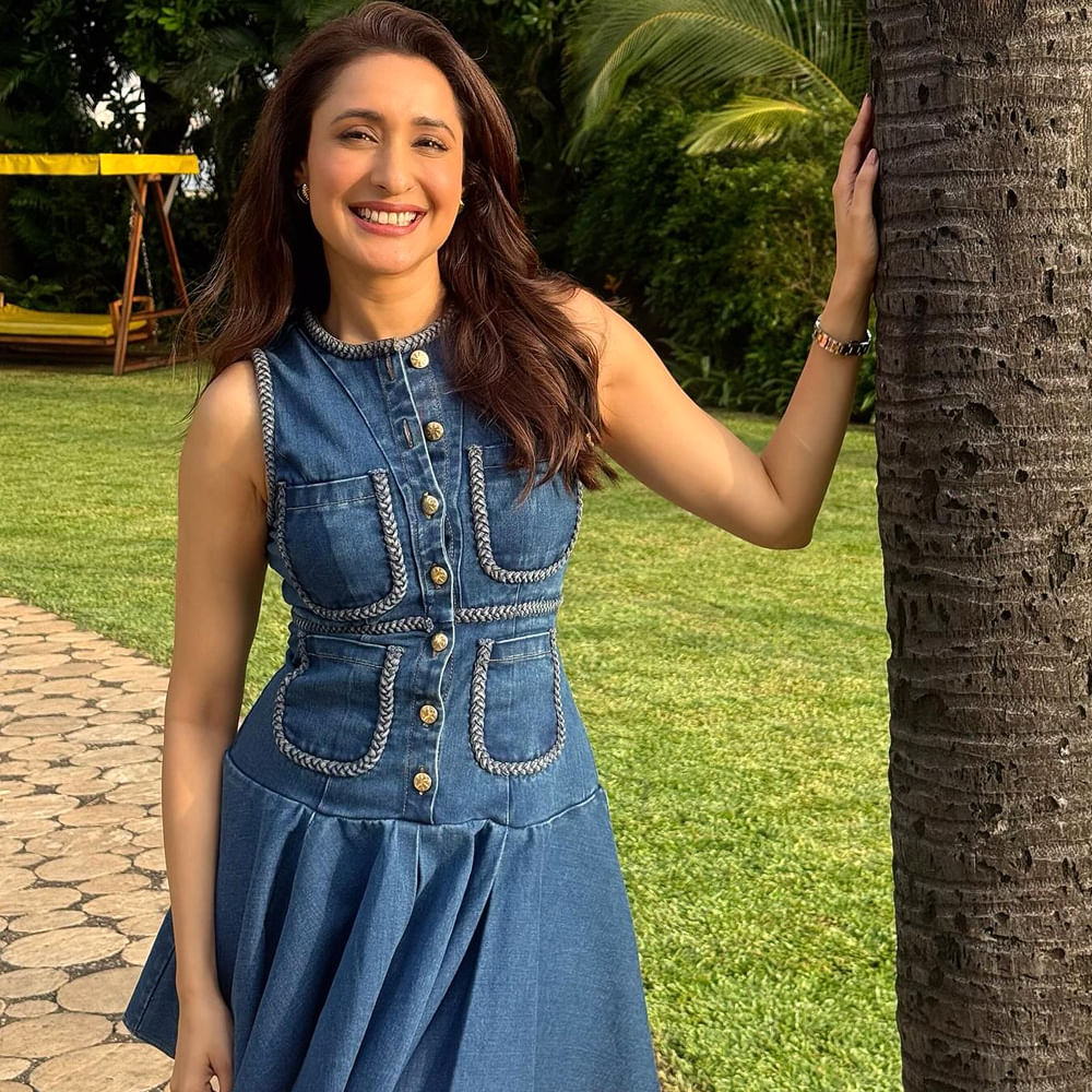 శుభ్‌మాన్‌తో డేటింగ్ చేయాలనుకుంటున్నట్లు ప్రగ్యా జైస్వాల్ చెప్పుకొచ్చింది. గతంలో సచిన్ టెండూల్కర్ కూతురు సారాతో శుభ్‌మన్ డేటింగ్ చేస్తున్నాడని గతంలో వార్తలు వచ్చాయి. ఈ జంట తరచూ మీడియా కంట పడుతూనే ఉన్నారు. ఇక ఇప్పుడు ప్రగ్యా జైస్వాల్ చేసిన కామెంట్స్ ఇప్పుడు సోషల్ మీడియాలో తెగ చక్కర్లు కొడుతున్నాయి.