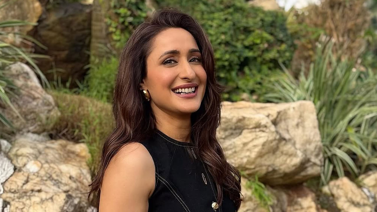 అందాలముద్దుగుమ్మ ప్రగ్యాజైస్వాల్ గురించి ప్రత్యేకంగా చెప్పాల్సిన పనిలేదు. ఈ అమ్మడు తన అంద చందాలతో ఎంతో మంది మదిని దోచుకుంది. తన క్యూట్ నెస్‌తో ఎంతో మందిని ఆకట్టుకుంది. ఇక ఎప్పుడూ సోషల్ మీడియాలో యాక్టివ్‌గా మంచి ఫ్యాన్ బేస్ పెంచుకుటుంది.