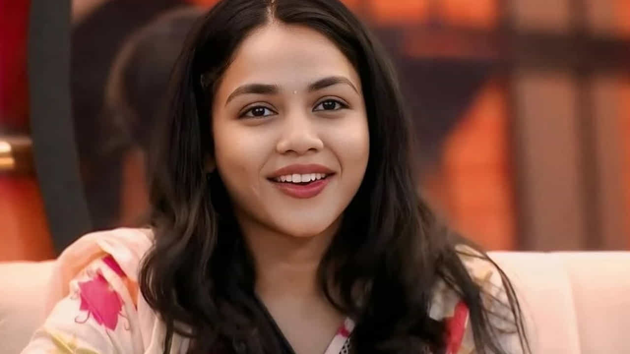 ఈ మద్య సోషల్ మీడియాలో ఎక్కడ చూసిన ఈ బ్యూటీకి సంబంధించిన అనేక వార్తలు వైరల్ అవుతున్నాయి. ఈ క్రమంలోనే ప్రియా శెట్టికి సంబంధించిన ఓ క్రేజీ న్యూస్ నెట్టింట హల్ చల్ చేస్తుంది. అది ఏమిటంటే? హౌజ్లో కామనర్గా అడుగు పెట్టిన ప్రియా శెట్టి ఓ సినిమాకు ఆడిషన్ ఇవ్వడమే కాకుండా, ఓ స్టార్ హీరో సినిమాలో ఛాన్స్ కొట్టేసిందంట. కానీ చివరి నిమిషంలో ఆ సినిమాలో నటించే ఛాన్స్ మిస్ చేసుకుందంట. ఇంతకీ ఆ హీరో ఎవరంటే.