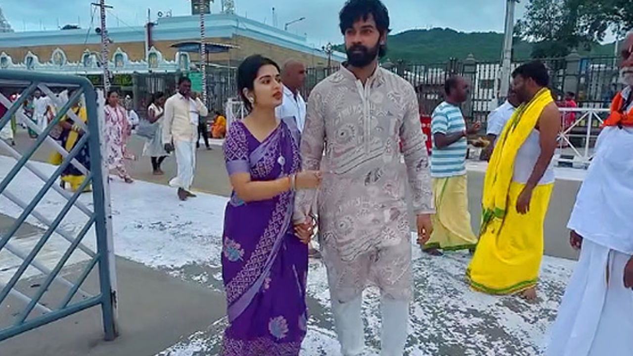  ప్రస్తుతం ప్రియాంక జైన్- శివకుమార్ తిరుమల పర్యటన ఫొటోలు నెట్టింట బాగా వైరలవుతున్నాయి. వీటిని చూసిన నెటిజన్లు క్రేజీ కామెంట్స్ చేస్తున్నారు. 
