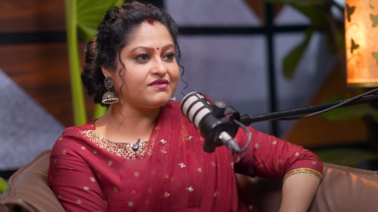 Actress Raashi: మొదటి రోజే చేయకూడని సీన్ చేయించారు.. అతడిని ఎప్పటికీ క్షమించలేను.. హీరోయిన్ రాశి..