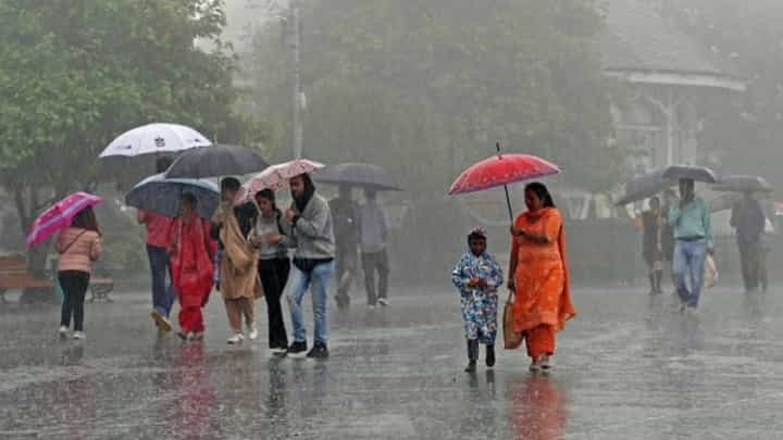 4 రోజుల్లో బంగాళాఖాతంలో అల్పపీడనం.. దంచికొట్టనున్న వర్షాలు 4 రోజుల్లో బంగాళాఖాతంలో అల్పపీడనం.. దంచికొట్టనున్న వర్షాలు