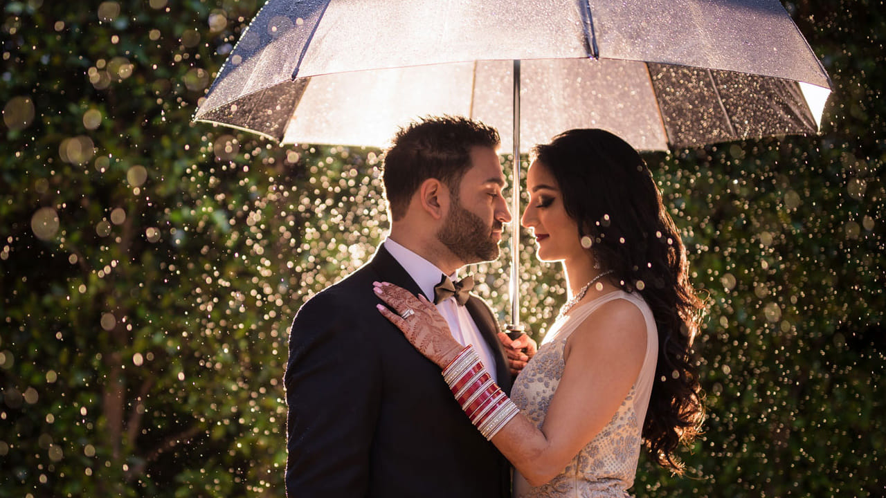 కాగా, ఇప్పుడు మనం వాస్తు శాస్త్రం ప్రకారం, వివాహం జరుగుతున్న సమయంలో వర్షం పడటం మంచిదో కాదో తెలుసుకుందాం. దీని గురించి జ్యోతిష్య శాస్త్రం ఏం చెబుతుంది? పెళ్లిలో వర్షం పడటం శుభ సూచకమా? అశుభ సూచకమో తెలుసుకుందాం.