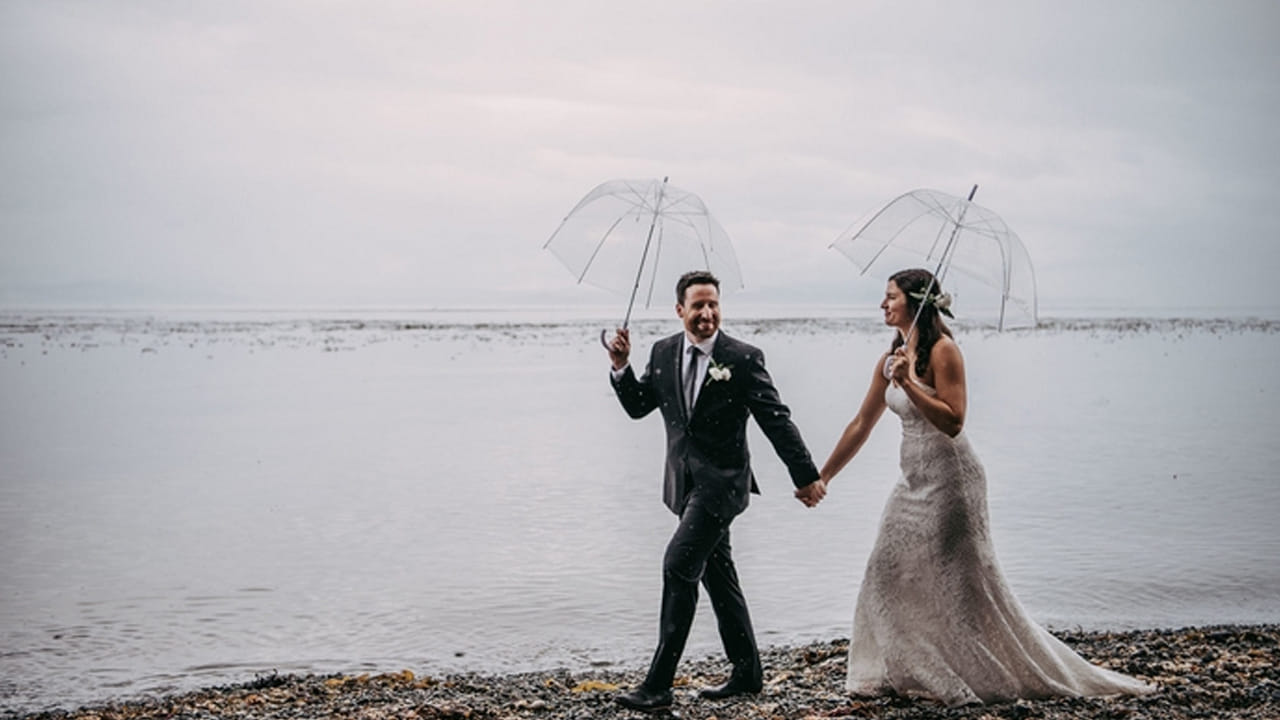 అలాగే ఎవరి పెళ్లిలోనైతే వర్షం కురుస్తుందో, వారికి త్వరగా సంతానం కలగుతుందని చెబుతుంటారు పండితులు.అందుకే వివాహం సమయంలో వర్షం పడటం చాలా మంచిదంట. దీని వలన వధూవరులిద్దరికి శుభ సమయం ప్రారంభం కాబోతుందని అర్థం అంట. (నోట్ : పై సమాచారం ఇంటర్నెట్ ఆధారంగా ఇవ్వబడినది టీవీ9 తెలుగు దీనిని ధృవీకరించలేదు).