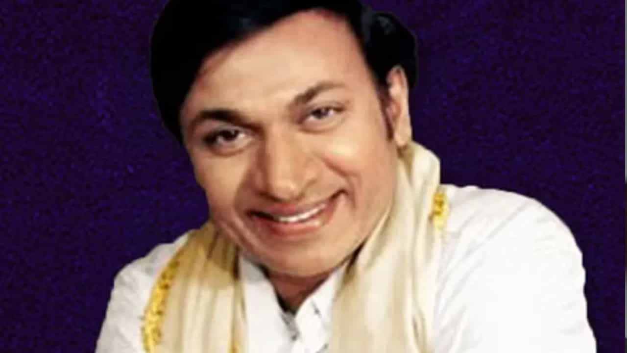 కన్నడ సినిమా రంగంలో స్టార్ హీరో డాక్టర్ రాజ్కుమార్కు 1995లో ఫాల్కే అవార్డు లభించింది. రాజ్కుమార్ చిత్ర పరిశ్రమకు చేసిన అపారమైన సేవకు గుర్తింపుగా ఈ అవార్డు ఇవ్వబడింది.