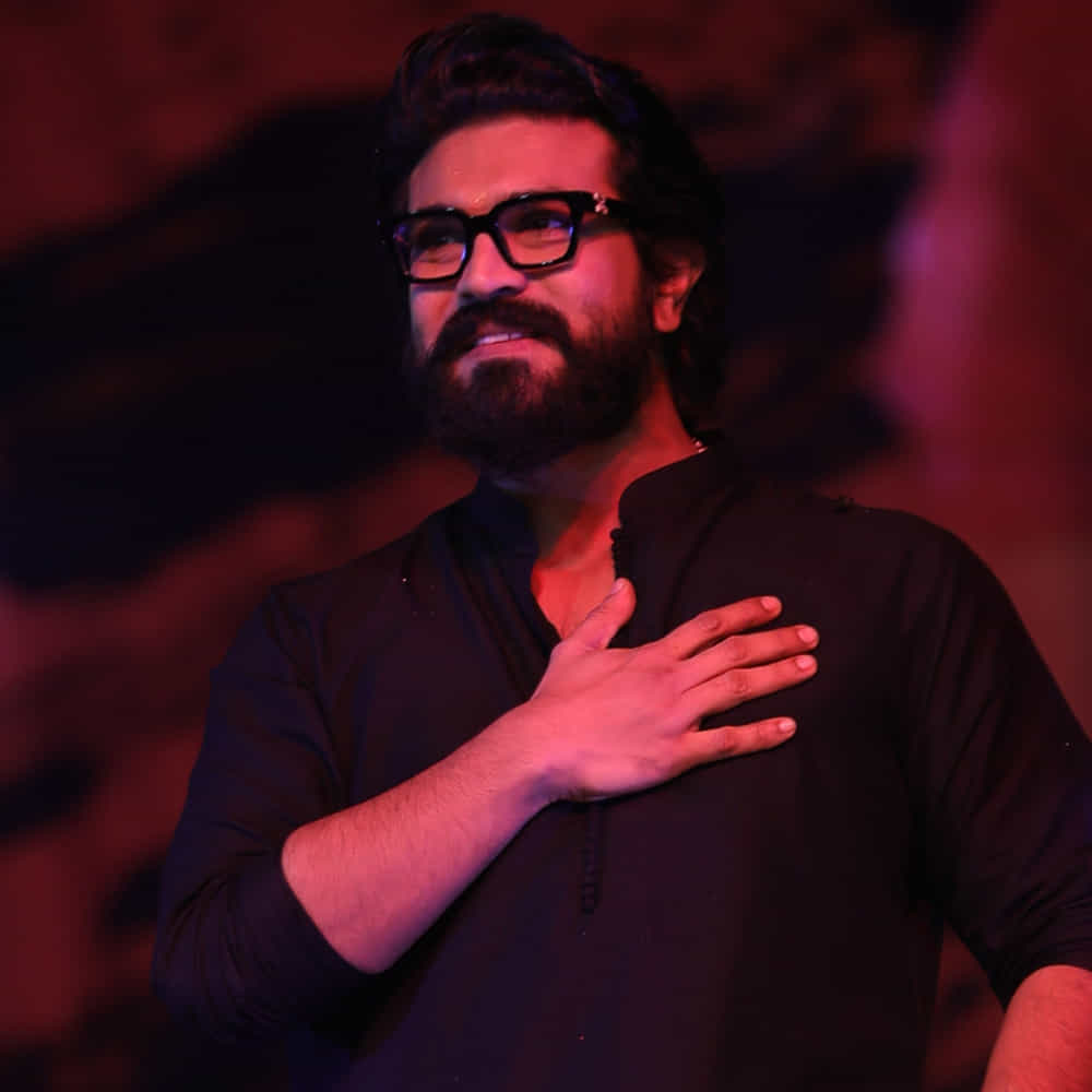 రామ్చరణ్తో పర్ఫెక్ట్ లవ్ స్టోరీని తెరకెక్కించాలనుకున్నారట సుకుమార్. కానీ, పుష్ప లాంటి హ్యుమాంగస్ హిట్ తర్వాత తన నుంచి యాక్షన్ మూవీనే కోరుకుంటారని భావించారట.