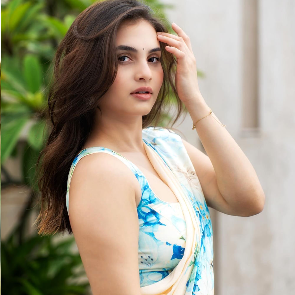 సోషల్ మీడియాతో విపరీతమైన క్రేజ్ తెచ్చుకుంది ఈ ముద్దుగుమ్మ. ఆతర్వాత సినిమాల్లో అవకాశాలు అందుకుంది. రమ్య పసుపులేటి హుషారు సినిమాతో హీరోయిన్ గా ఇండస్ట్రీకి పరిచయం అయ్యింది. ఆతర్వాత వరుసగా అవకాశాలు అందుకుంటుంది ఈ చిన్నది.