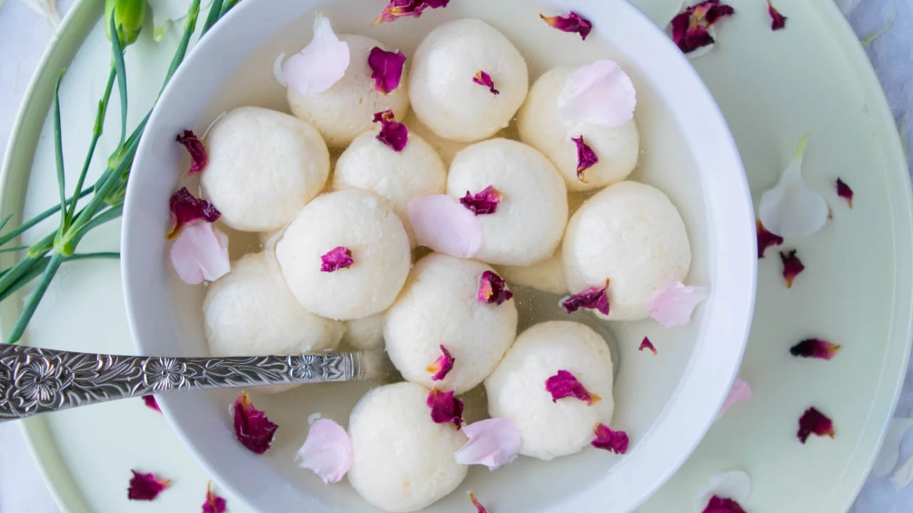 Rasgulla Recipe: గిన్నెడు పాలతో కమ్మనైన రసగుల్లాలు.. ఇంట్లోనే చేయండిలా..