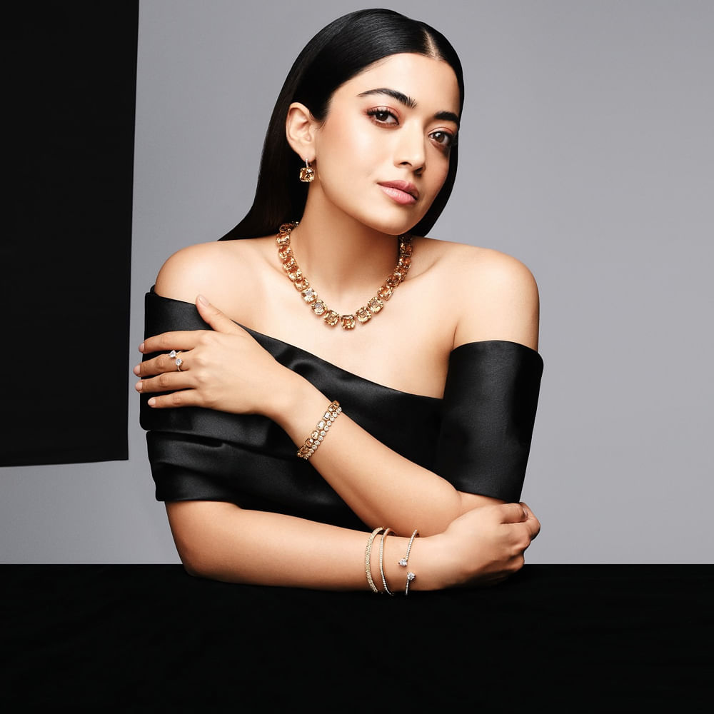 విజయ్‌ దేవరకొండ - రష్మిక కాంబో స్క్రీన్‌ మీద కనిపిస్తే చూడాలనుకునే మూవీ లవర్స్ చాలా మందే ఉన్నారు. అలాంటివారిని ఎప్పటి నుంచో ఊరిస్తోందీ కాంబో. మీరు అలాగే గట్టిగా అనుకుంటూ ఉండండి.. త్వరలోనే కల సాకారమవుతుందని అంటున్నారు మేకర్స్. 