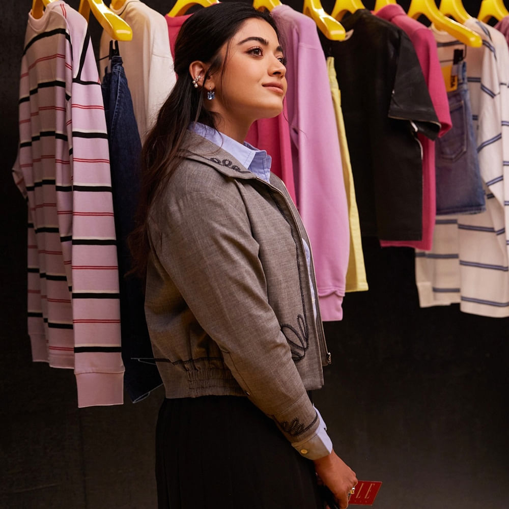 సందీప్‌ వంగా హీరోయిన్లకు ఎప్పుడూ స్పెషల్‌ ప్లేస్‌ ఉంటుంది ఇండస్ట్రీలో. అలాంటి ప్లేస్‌నే కొట్టేశారు రష్మిక మందన్న. యానిమల్‌లో ఆమె నటనకు ఫుల్‌ మార్కులు పడ్డాయి. స్పిరిట్‌ కంప్లీట్‌ కాగానే సందీప్‌ టేకప్‌ చేసే యానిమల్‌ సీక్వెల్‌లో రష్మికను మరోసారి చూడ్డానికి  మేం సిద్ధమే అనే సిగ్నల్స్ పంపిస్తున్నారు అభిమానులు. 