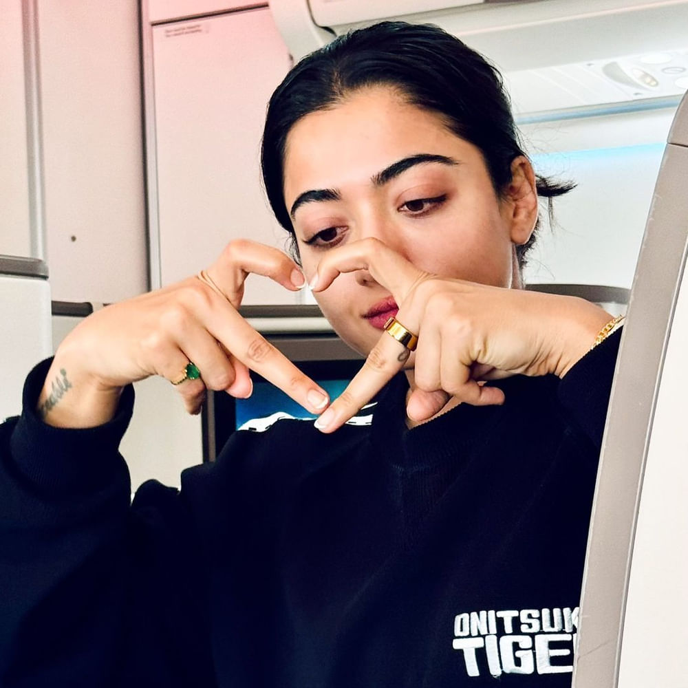 ప్రజెంట్ తెలుగు హిందీ భాషల్లో కలిపి మూడు సినిమాలతో బిజీగా ఉన్నారు రష్మిక మందన్న తెలుగులో గర్ల్‌ఫ్రెండ్‌ సినిమాలో నటిస్తున్న ఈ బ్యూటీ, పాన్ ఇండియా రేంజ్‌లో తెరకెక్కుతున్న థామ, మైసా సినిమాల్లో డిఫరెంట్స్‌లో కనిపించబోతున్నారు.