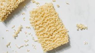 Health Tips: పళ్లు తోముకున్న వెంటనే నీళ్లు ఎందుకు తాగొద్దు..? తెలిస్తే అవాక్కే..