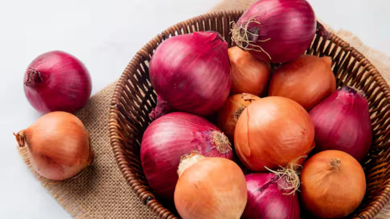 Raw Onions: పచ్చి ఉల్లిపాయలు తింటున్నారా?.. ఆ మందులు మీపై పనిచేయవు!