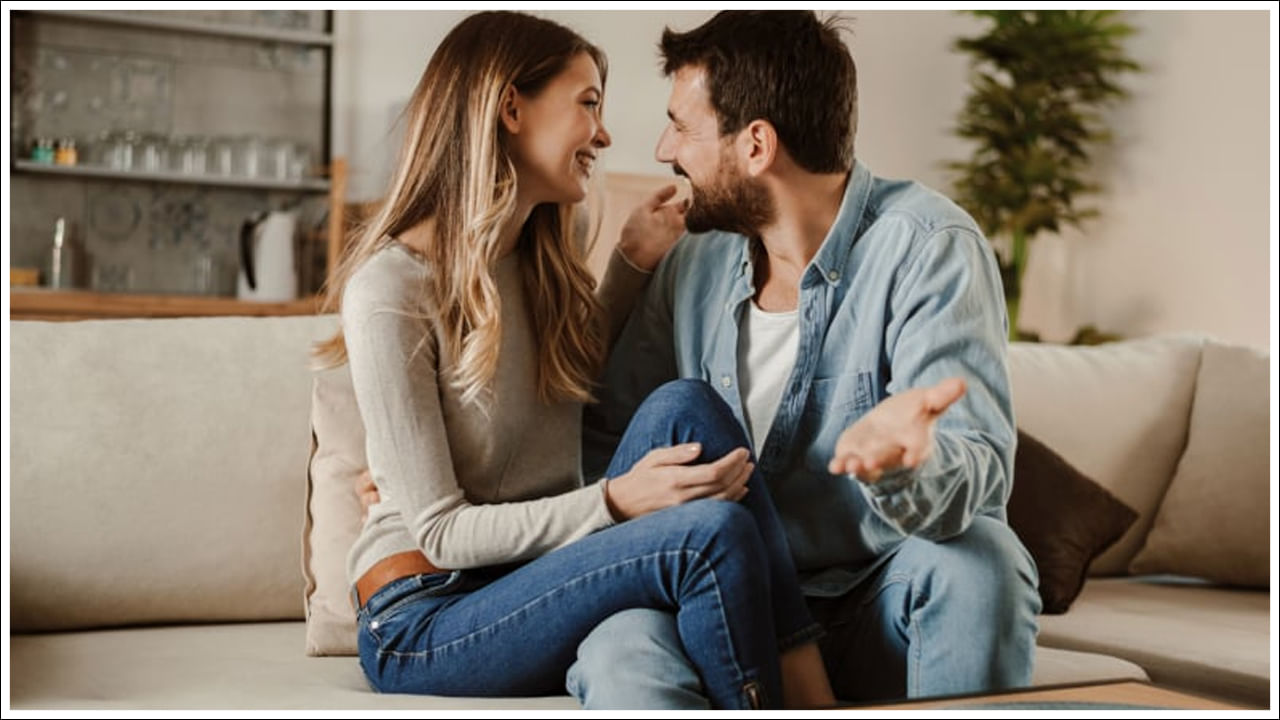 కృతజ్ఞతను తెలియజేయండి: ఒక సాధారణ ధన్యవాదాలు మీ భాగస్వామికి చాలా అర్థవంతంగా ఉంటుంది. మీ భాగస్వామి రోజువారీ చిన్న చిన్న పనులకు మీకు సహాయం చేసినప్పటికీ మీరు ధన్యవాదాలు చెప్పాలి. ఇది ప్రేమ, గౌరవాన్ని పెంపొందిస్తుంది.