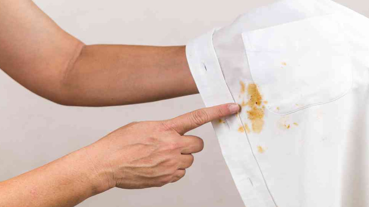 Cleaning Tips: అయ్యయ్యో.. మీకు ఇష్టమైన బట్టలపై నూనె పడిందా? కేవలం ఈ రెండు వస్తువులు ఉంటే చాలు ఇట్టే పోతాయ్..