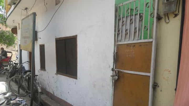 Andhra: సరదాగా బయటకు వెళ్లి ఇంటికి తిరిగొచ్చారు.. ఎదురుగా కనిపించిన సీన్ చూసేసరికి Andhra: సరదాగా బయటకు వెళ్లి ఇంటికి తిరిగొచ్చారు.. ఎదురుగా కనిపించిన సీన్ చూసేసరికి